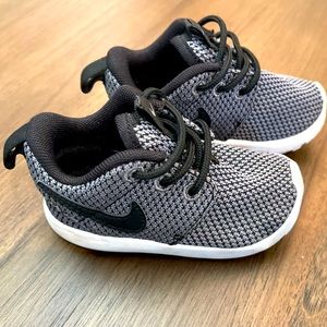 Nike sneakers size 4